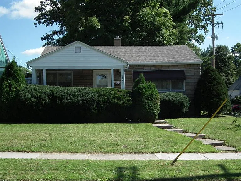 700 Grand Ave NE photo 1