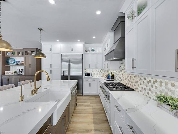 5th image of 4701 Oak Leaf DR