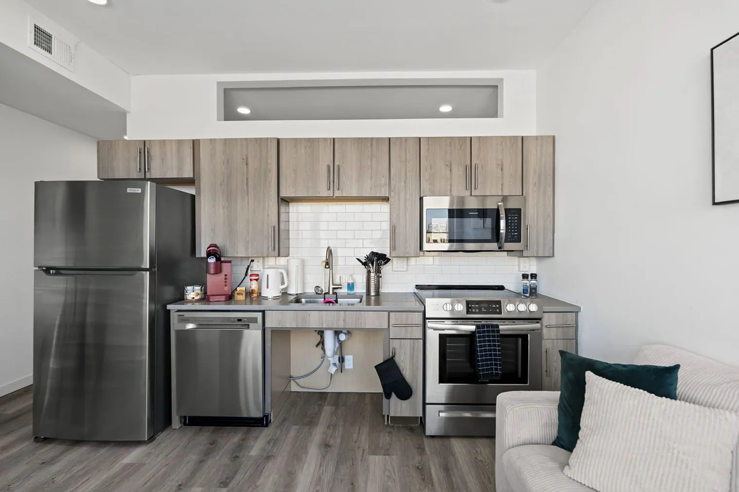 1 bed, 1.0 bath, 6027 sqft, $5,400 — Photo 4