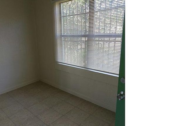 4th image of 422 McLaughlin Ave