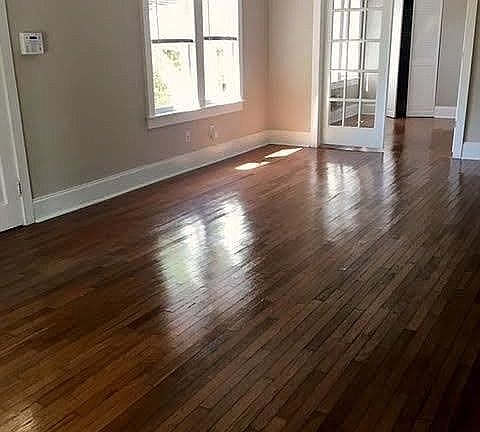 3rd image of 307 W Amelia Ave