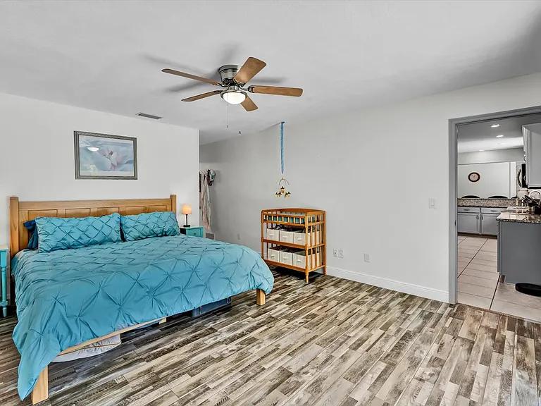 245 Country Circle Dr E — Photo 17