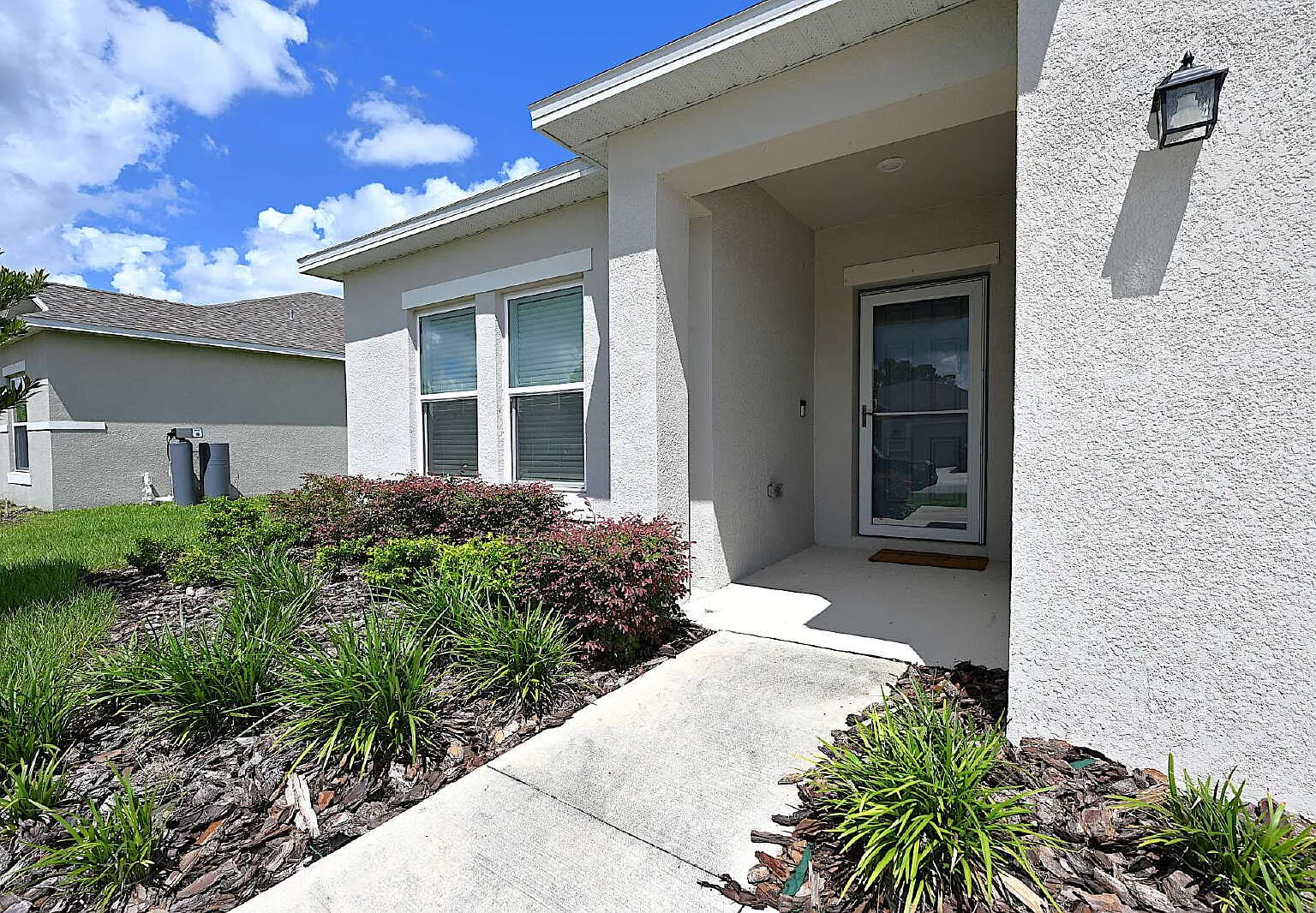 5 bed, 3.0 bath, 2106 sqft, $2,300 — Photo 3