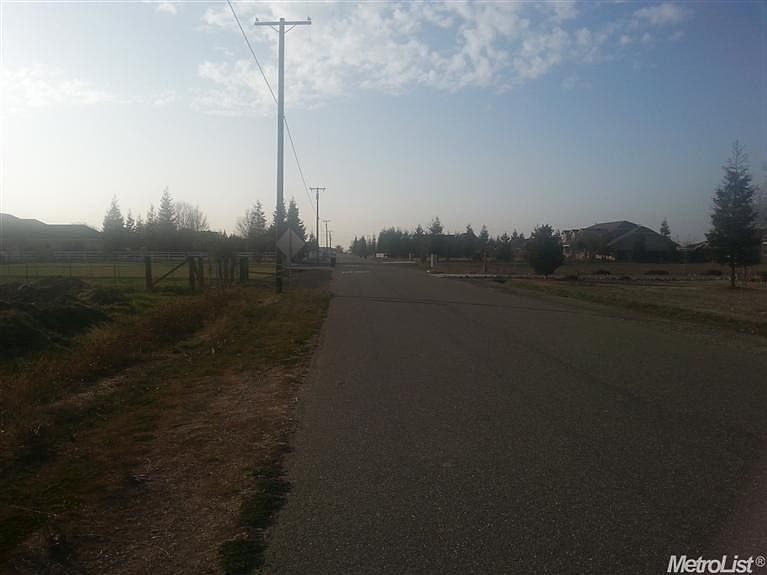 2nd image of 30874 E Tressa Ln