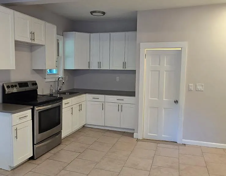 37-39 W Raymond St — Photo 7