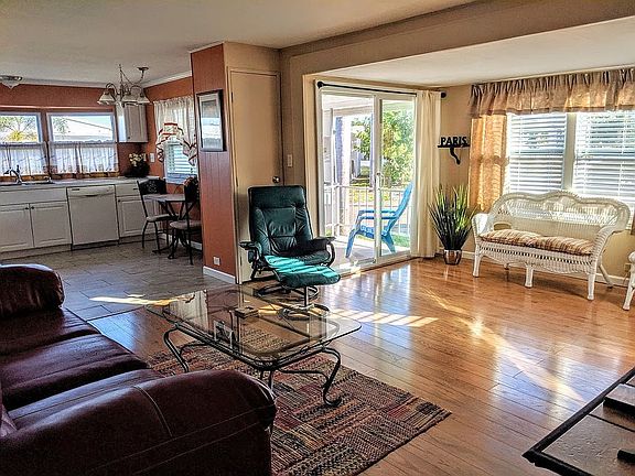3rd image of 346 Mount Saxon Ave NE #316