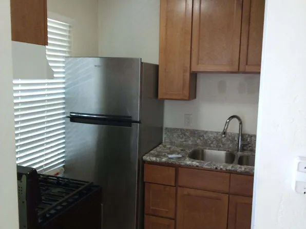 140 Norris Rd APT 4, Bakersfield, CA 93308