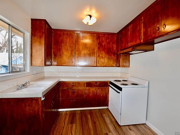 4th image of 556 Saint Charles St