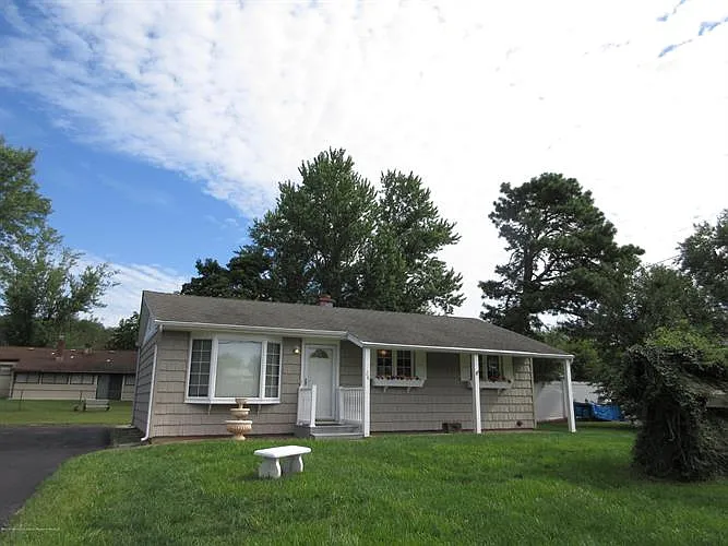 26 Georgian Blvd photo 1