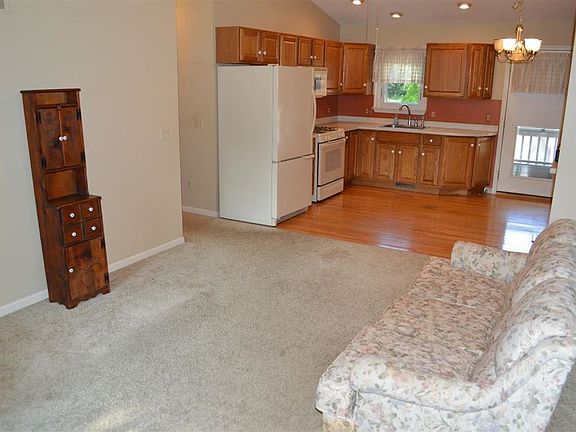 5th image of 111 N Hagadorn St