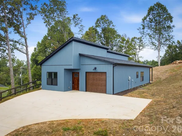 909 Overlook Dr SW, Lenoir, NC 28645