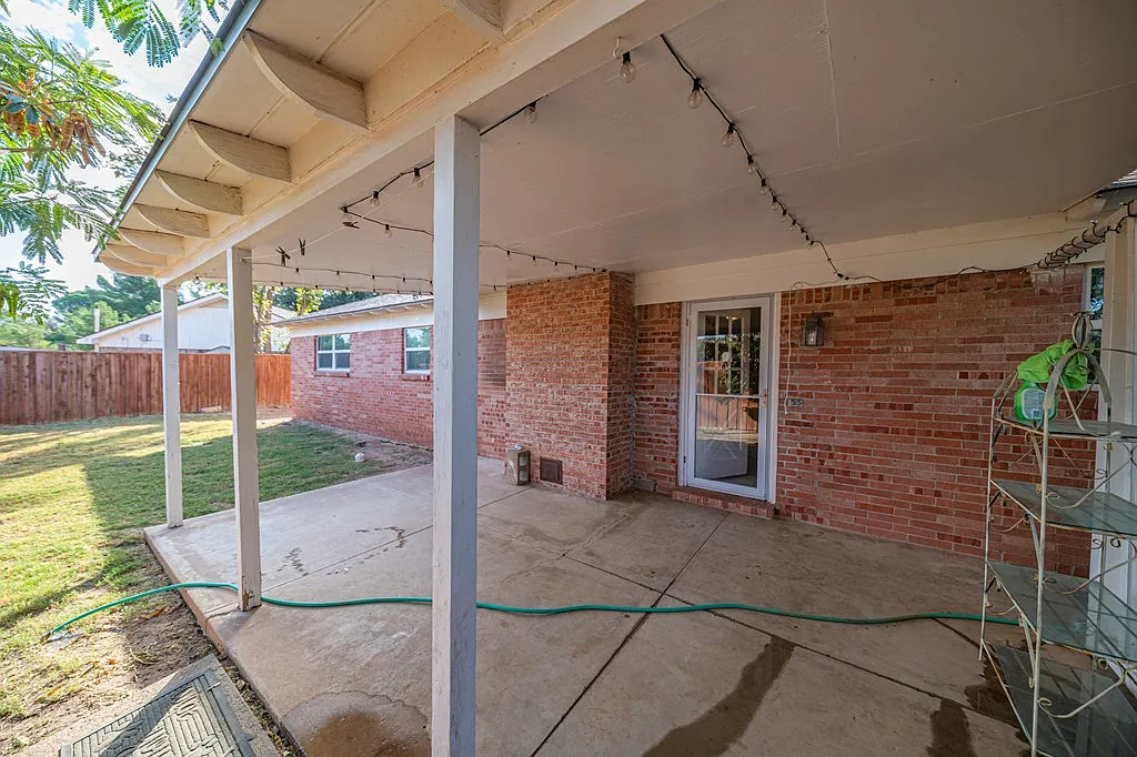 Building Photo - 3402 W Golf Course Rd