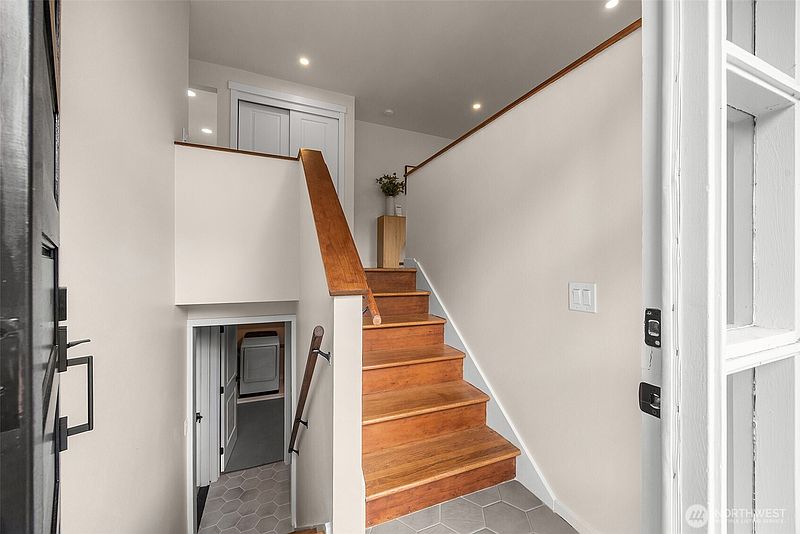 3rd image of 661 Birch Street