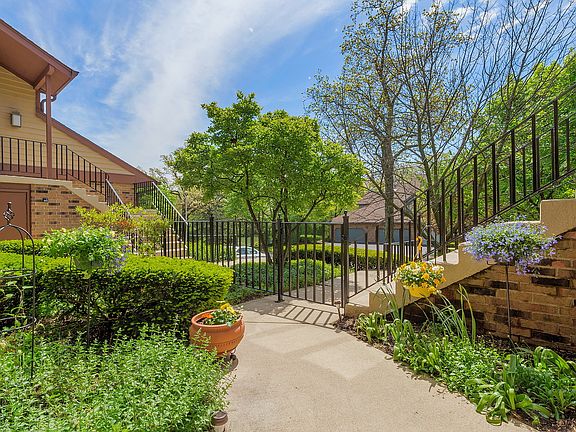 4th image of 1010 Mistwood Ln #A
