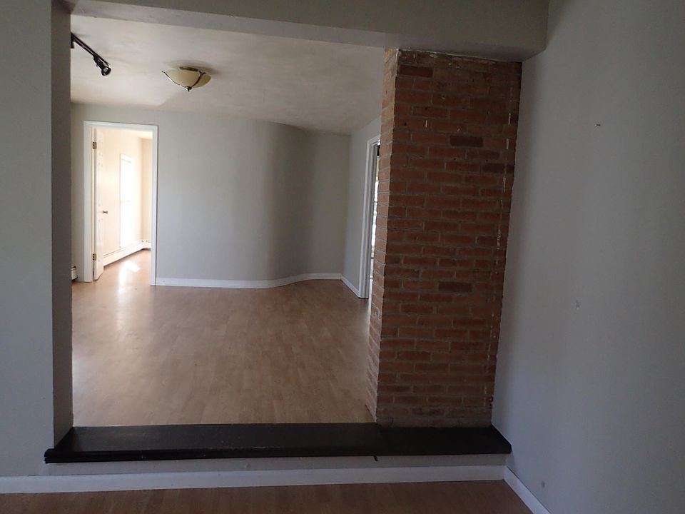 1st image of 70 Bay St #Up