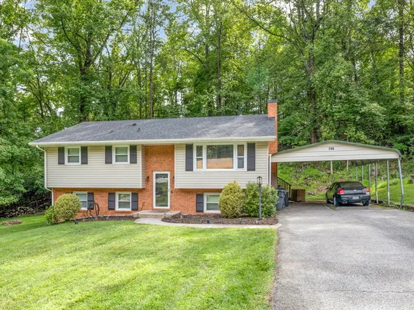 729 Dawnridge Ln, Troutville, VA 24175