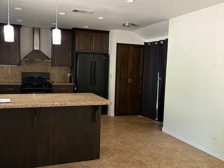 323 I St — Photo 3