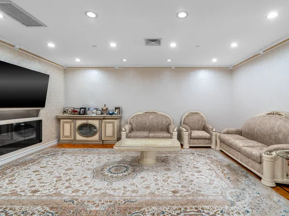 99-31 66th Avenue 7B image 1 of 15