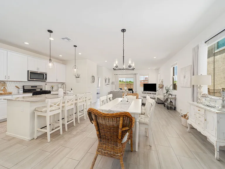 385 N Spring Flower Dr — Photo 3