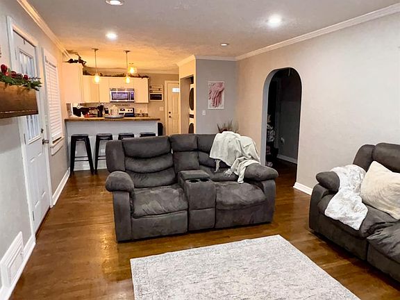 5th image of 110 Selden St