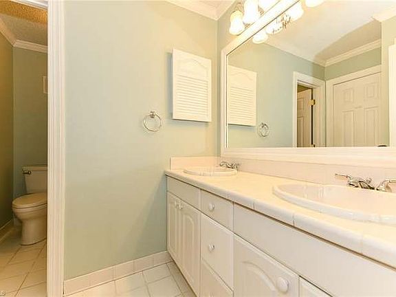 5th image of 307 Village Ln Unit D