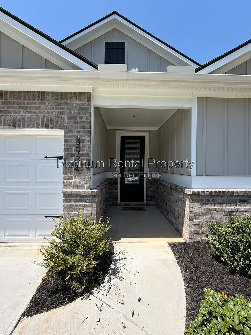 3 bed, 2.0 bath, 2027 sqft, $2,250 — Photo 2