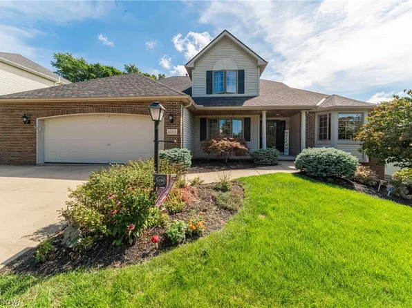 4084 Shelly Dr, Seven Hills, OH 44131