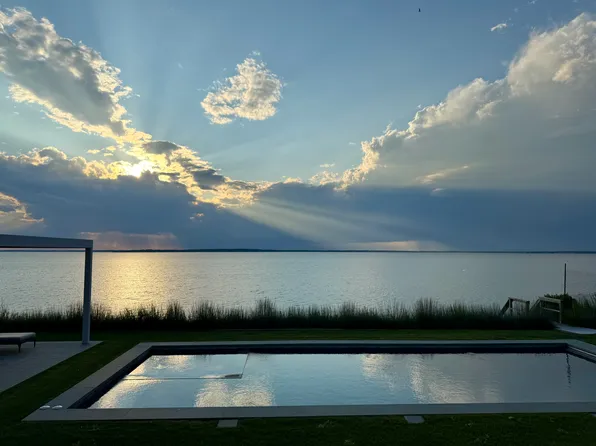 https://photos.zillowstatic.com/fp/133bf83a5c29c8fd7e702101e840cc91-p_e.webp