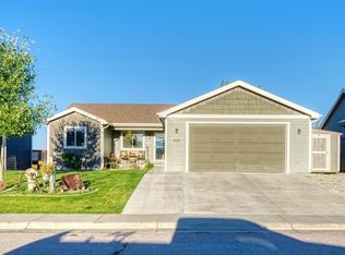 203 College Park Cir, Gillette, WY 82718