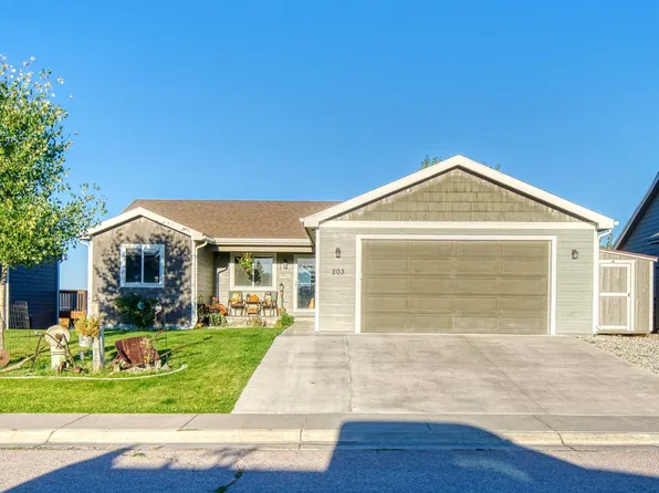 203 College Park Cir, Gillette, WY 82718
