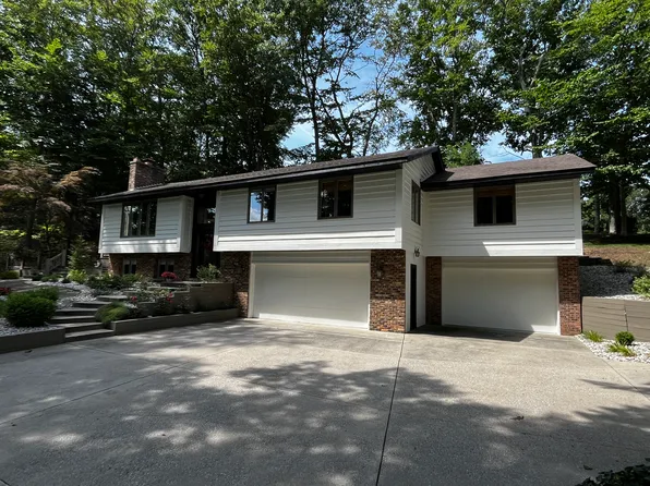 17282 Timber Dunes Dr, Grand Haven, MI 49417