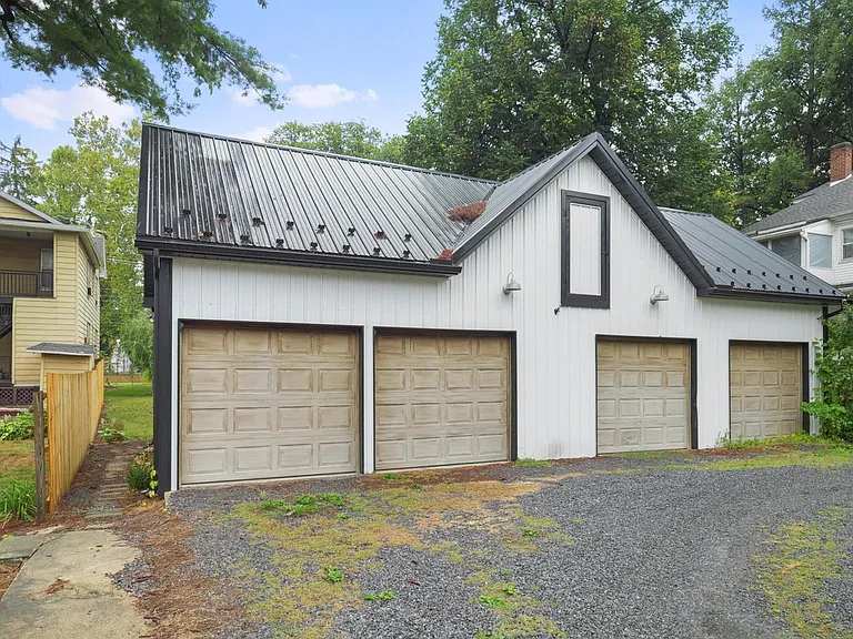 1050 Edgar Ave — Photo 22