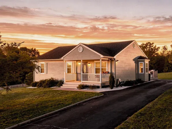 136 Dale Dr, Madison Heights, VA 24572