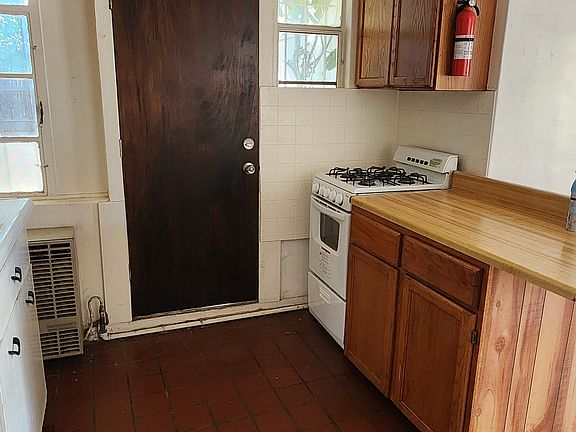 4th image of 612 Copper Ave NE APT B