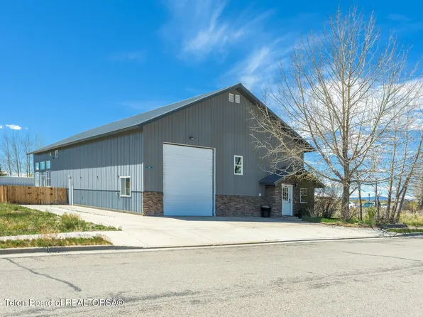 104 Country Club Ln, Pinedale, WY 82941