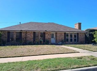 1508 Silverleaf Dr, Carrollton, TX