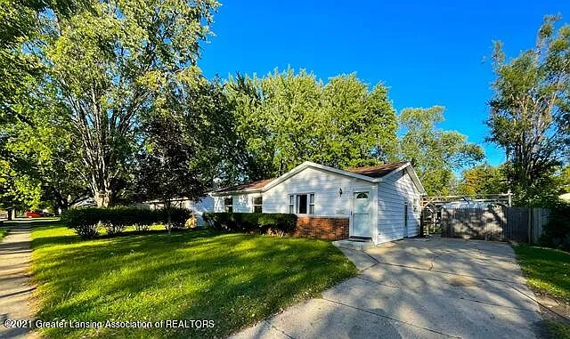 4001 Hillborn Ln photo 1