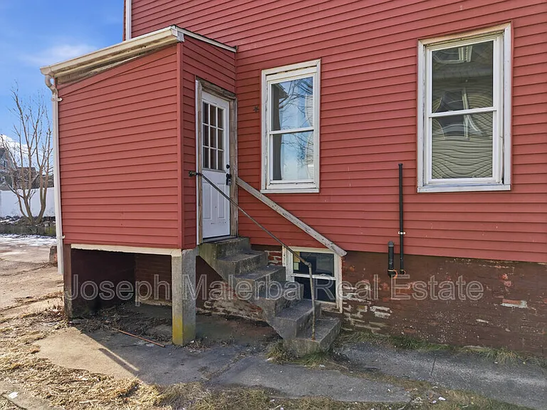 848 Bank St — Photo 29
