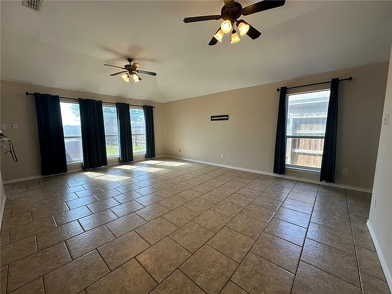 2012 Cottonwood Dr — Photo 3