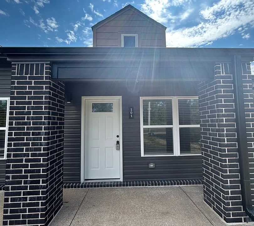1639 N Arkansas St