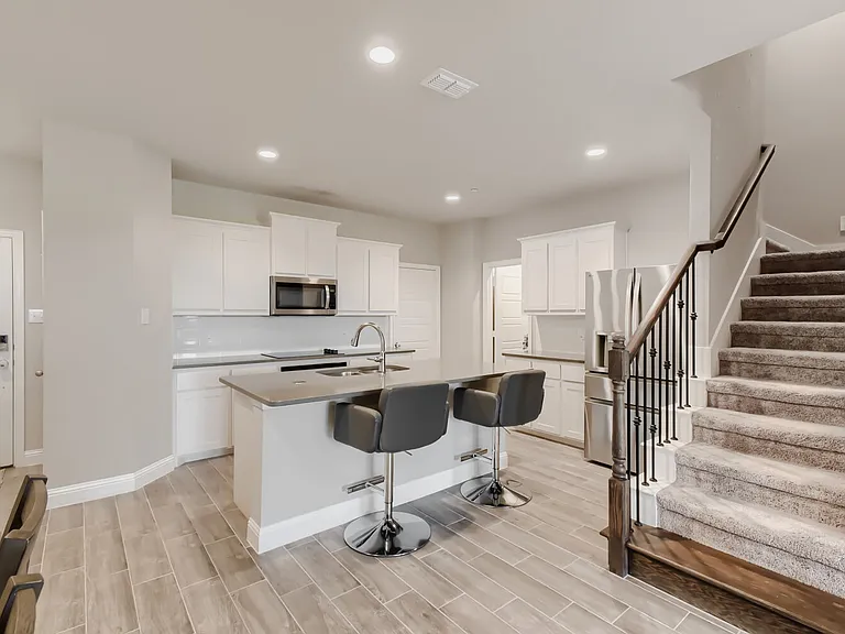 628 Sandiford Ct — Photo 5