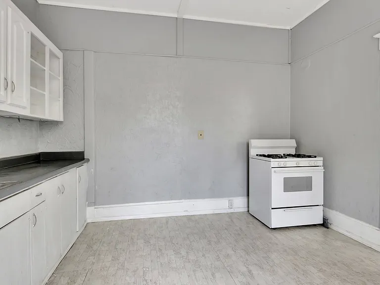 Breeze Apartments — Photo 28
