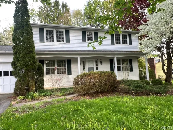 8190 Old Sunridge Dr, Manlius, NY 13104