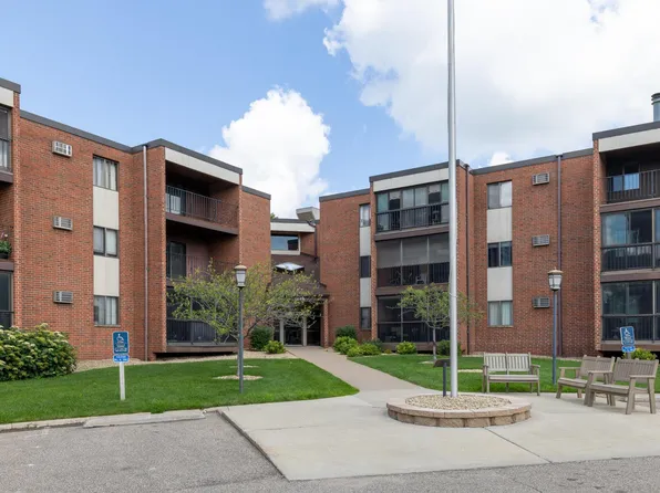 1800 Riverwood Dr APT 301, Burnsville, MN 55337