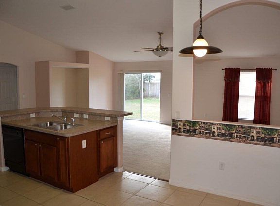 5th image of 87 Red Mill Dr