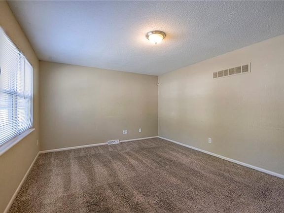 3rd image of 1807 N Ponca Dr
