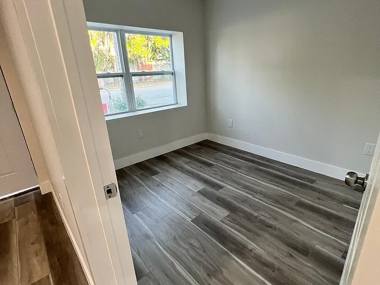 475 Umatilla Blvd #3 — Photo 2