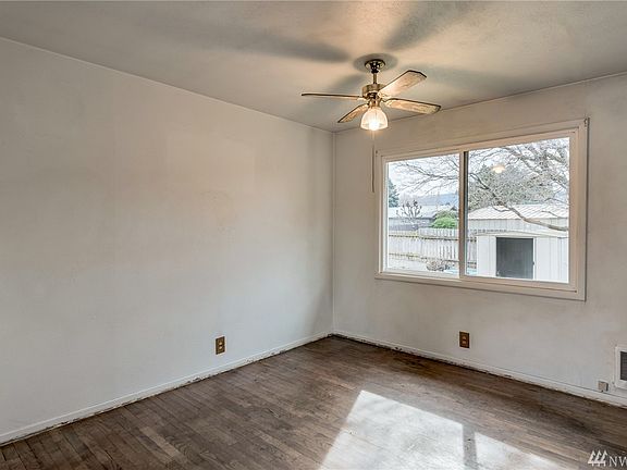5th image of 1080 Tedford St SE