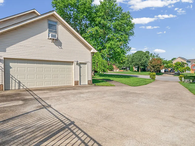 405 Tranquill Ln — Photo 40