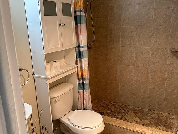 5th image of 400 N Riverside Drive #102